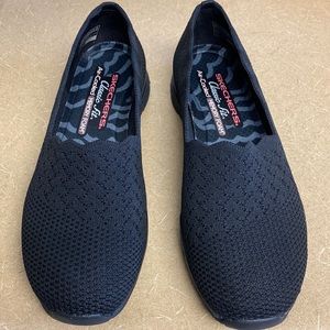 Skechers Classic Fit Air-cooled, memory foam, size 6.5.
